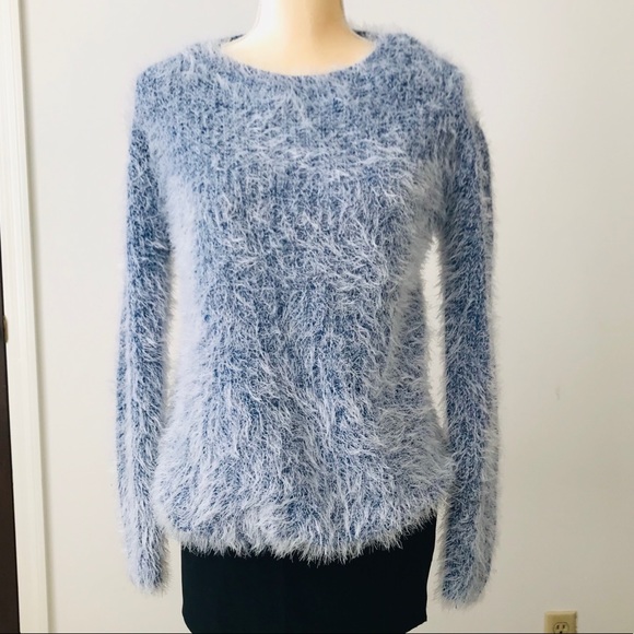 🆕 Snow White & Blue Fluffy Sweater - Picture 1 of 4